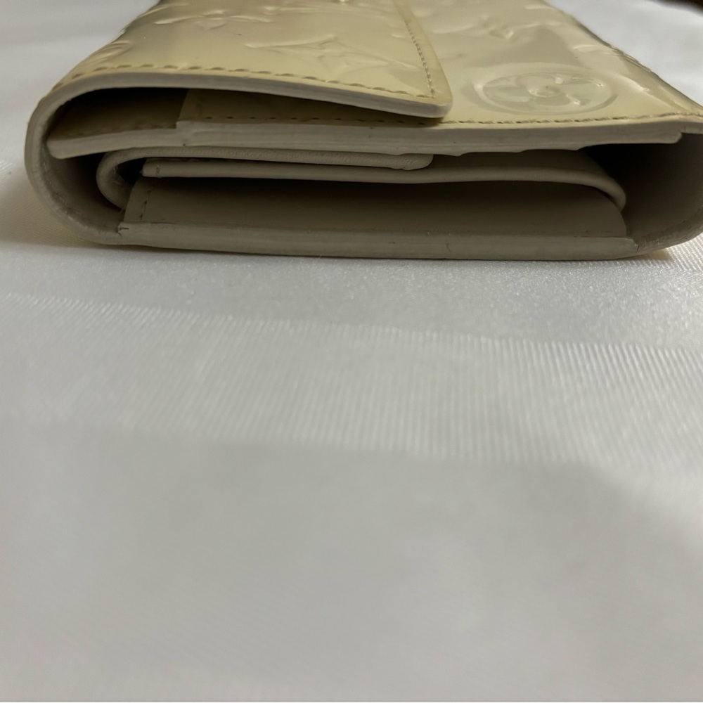 Louis Vuitton Ivory monogram Vernis International Wallet - Picture 3 of 11